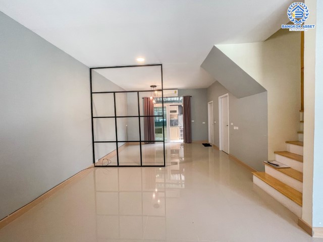 *****ทาวน์เฮ้าส์มือสองย่านกรุงเทพฯ ม.กัสโต้ เพชรเกษม-ทวีวัฒนา เนื้อที่มากถึง 21.6 ตร.ว. ฟังก์ชัน 3 ห้องนอน 2 ห้องน้ำ 2 ที่จอดรถ บ้านต่อเติมครัว และโรงจอดรถพร้อมแล้ว บนทำเลเชื่อมต่อถ.เลียบคลองทวีวัฒนา, ถ.เพชรเกษม, ถ.พุทธมณฑลสาย 3, ถ.บรมราชชนนี จองด่วน!